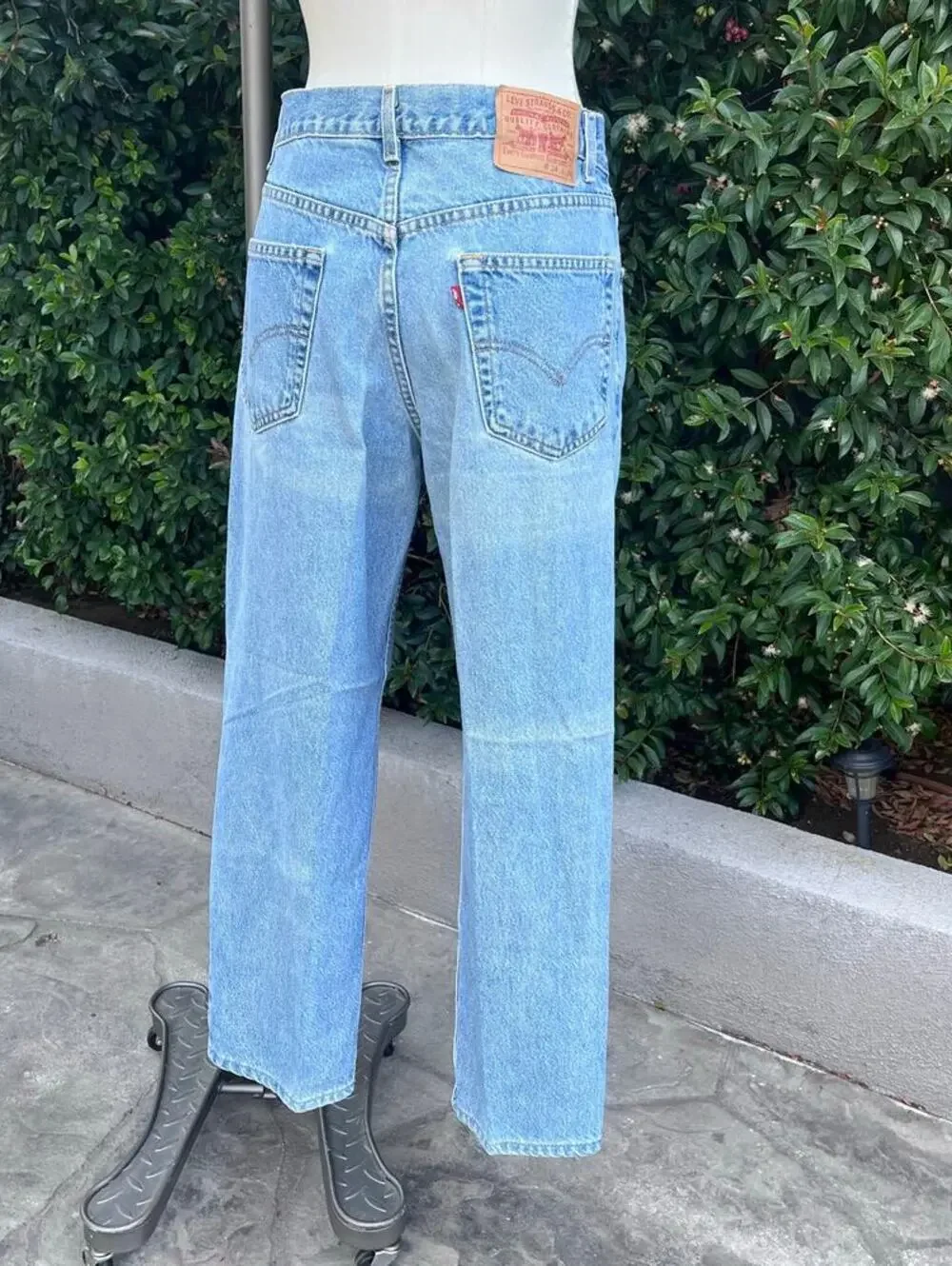 Vintage 2002 Levi’s 550 Relaxed Straight Leg Jean Distressed